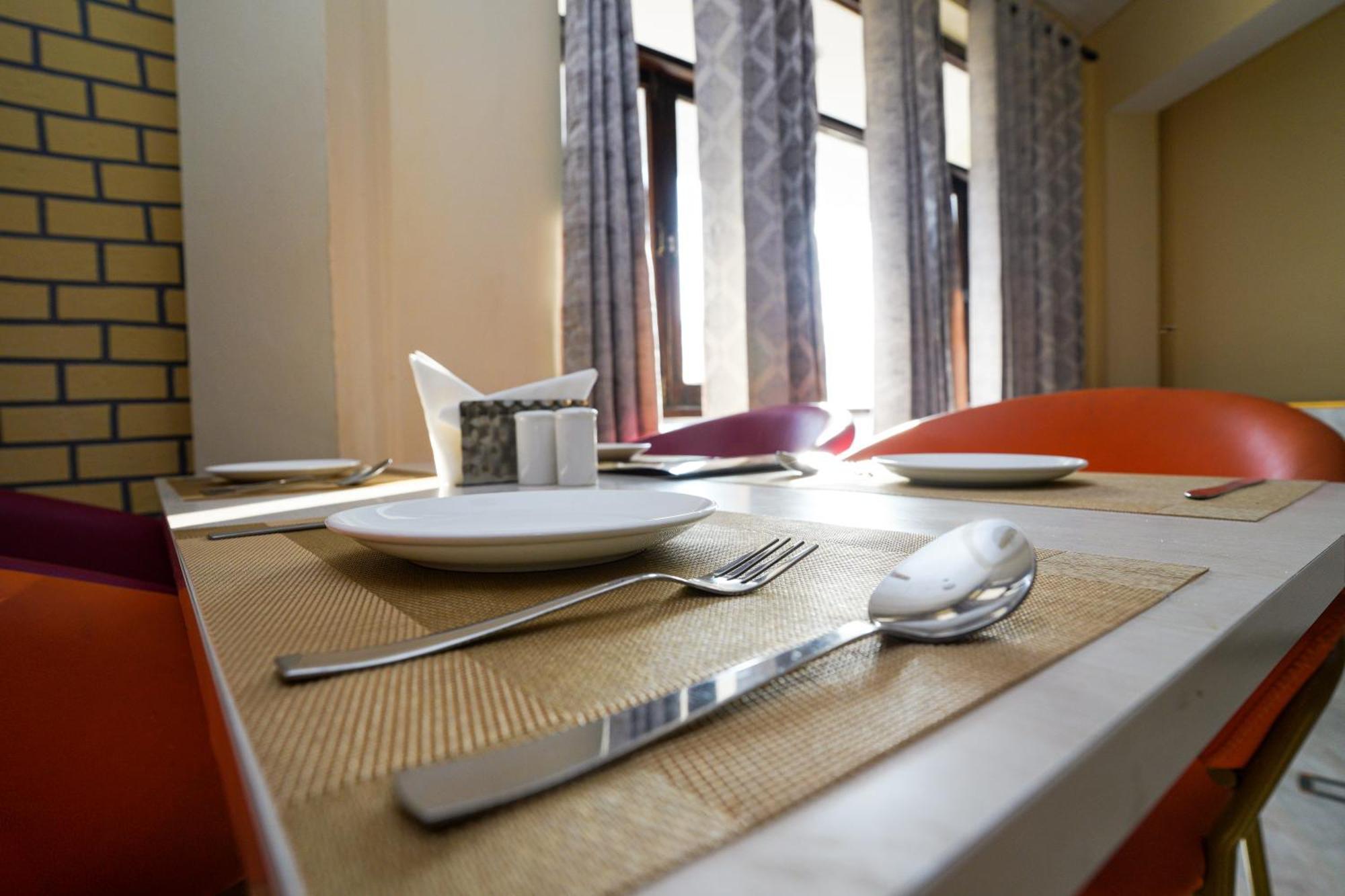 רישיקש Hotel Neeraj Bhawan- Triveni Ghat מראה חיצוני תמונה