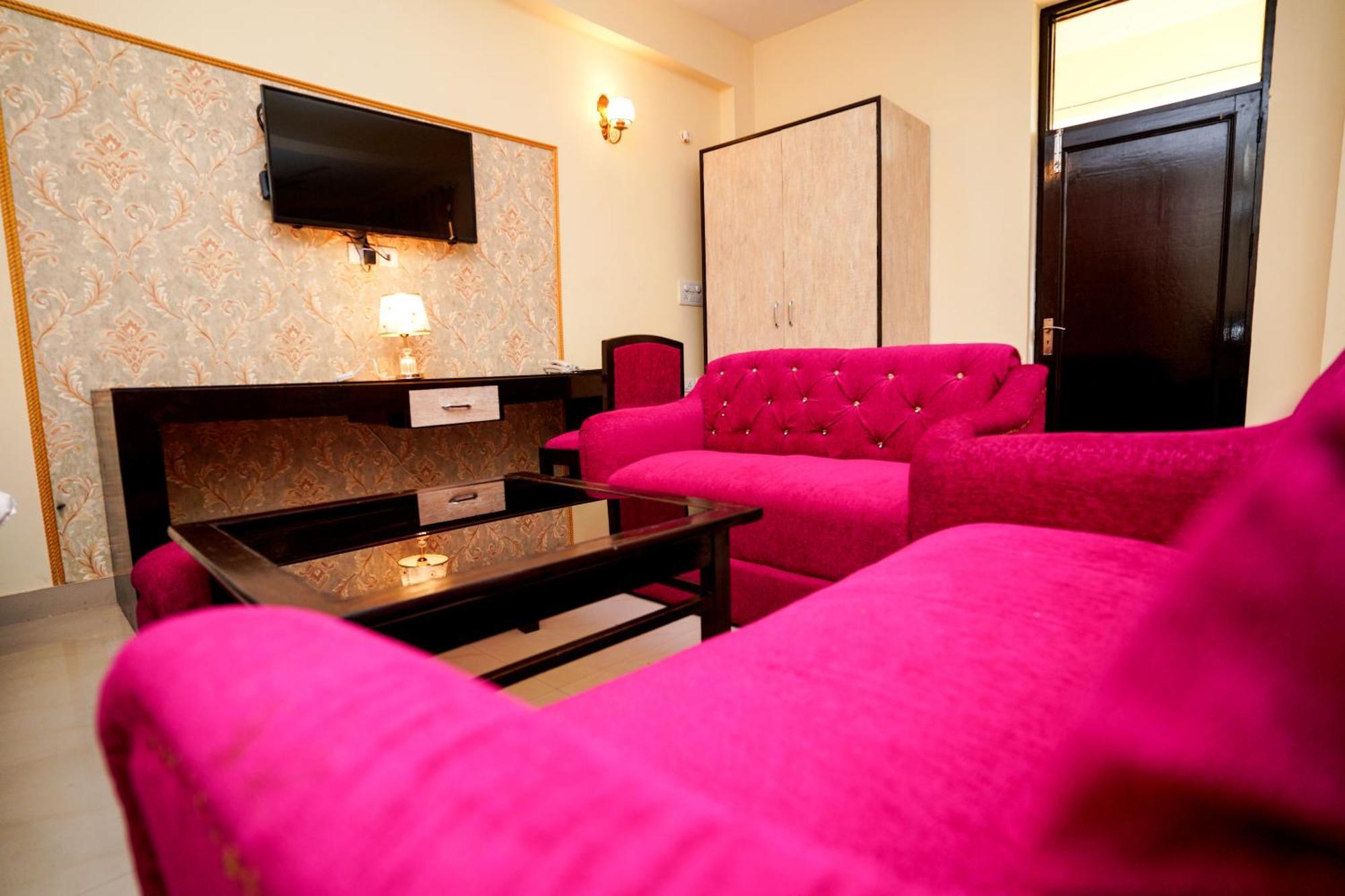 רישיקש Hotel Neeraj Bhawan- Triveni Ghat מראה חיצוני תמונה