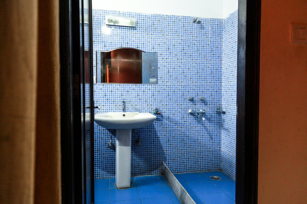 רישיקש Hotel Neeraj Bhawan- Triveni Ghat מראה חיצוני תמונה