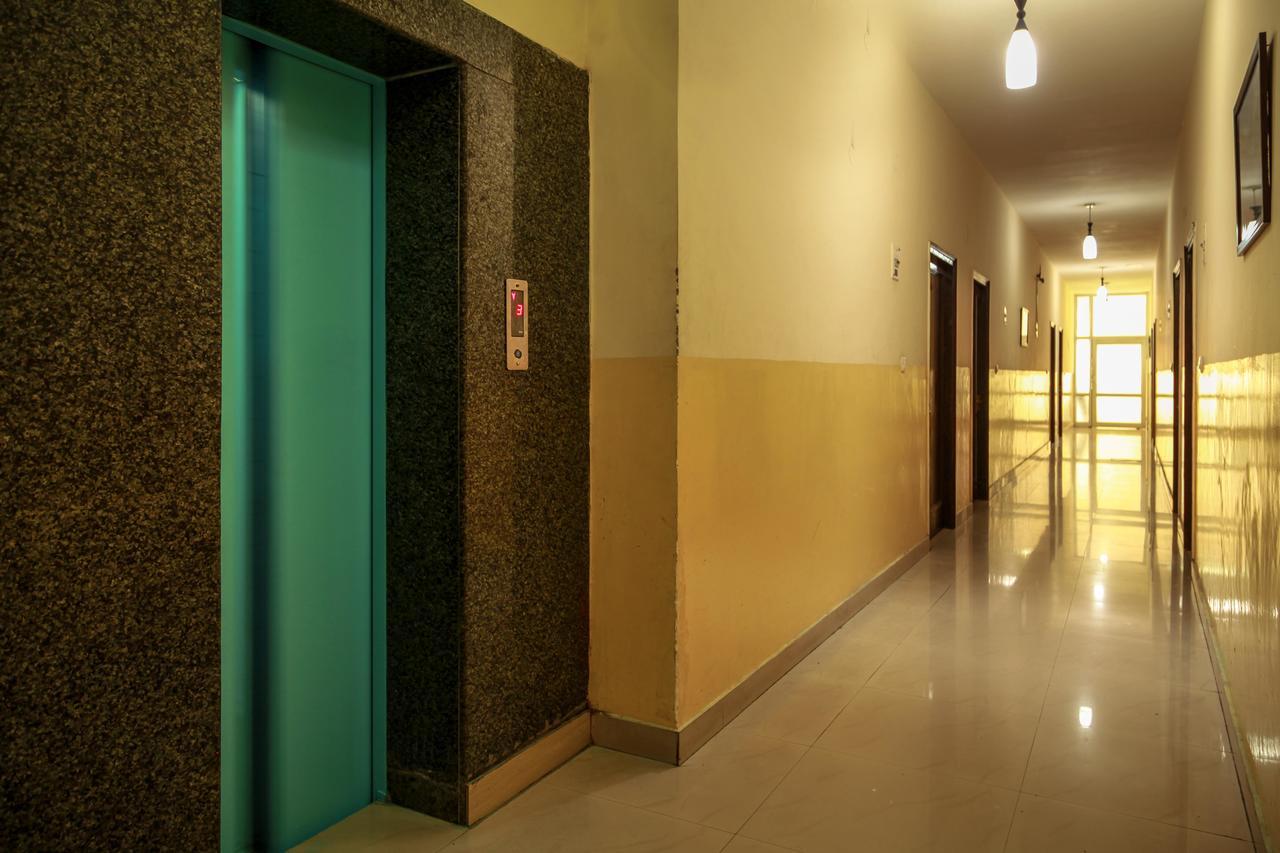רישיקש Hotel Neeraj Bhawan- Triveni Ghat מראה חיצוני תמונה