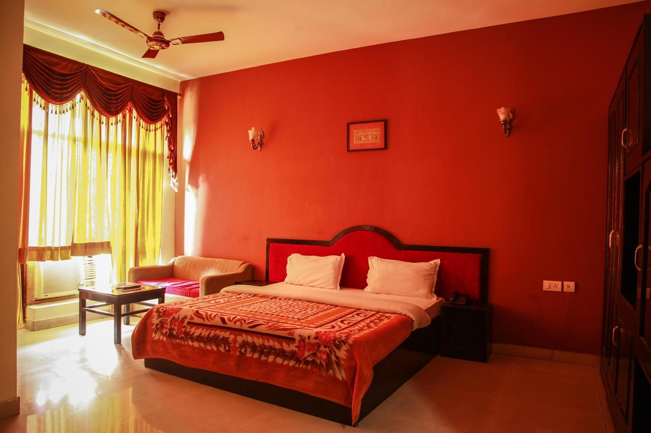 רישיקש Hotel Neeraj Bhawan- Triveni Ghat מראה חיצוני תמונה